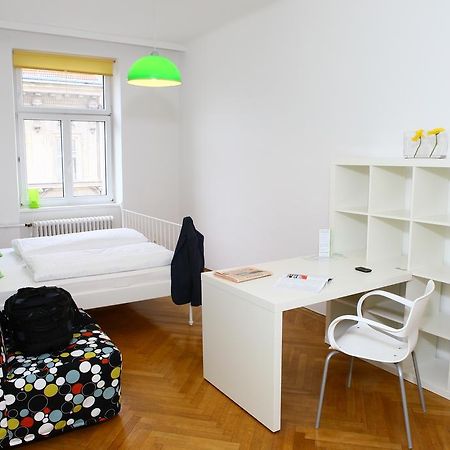 Hostel & Guesthouse Kaiser 23 Відень Номер фото