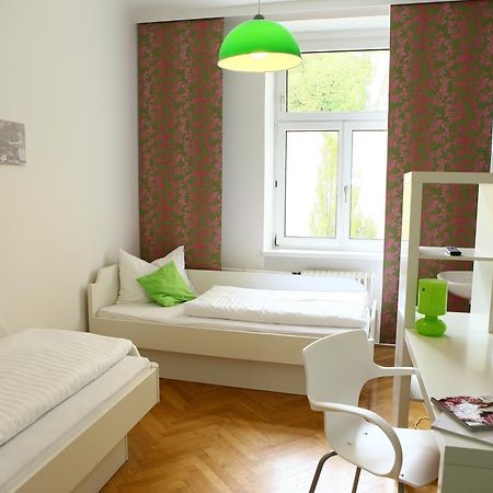 Hostel & Guesthouse Kaiser 23 Відень Номер фото