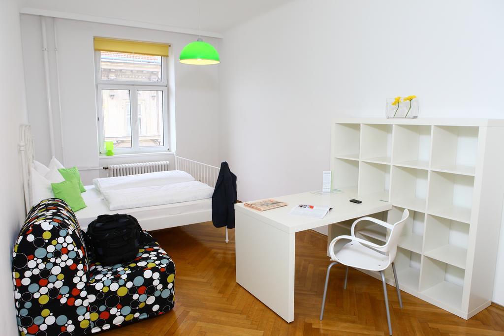 Hostel & Guesthouse Kaiser 23 Відень Номер фото