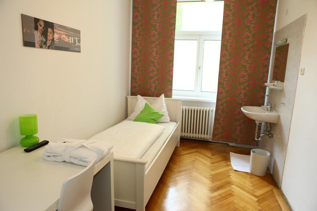 Hostel & Guesthouse Kaiser 23 Відень Номер фото