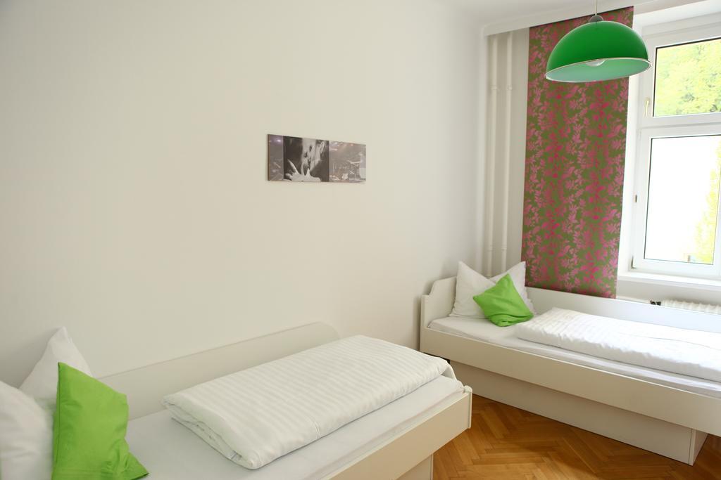 Hostel & Guesthouse Kaiser 23 Відень Номер фото
