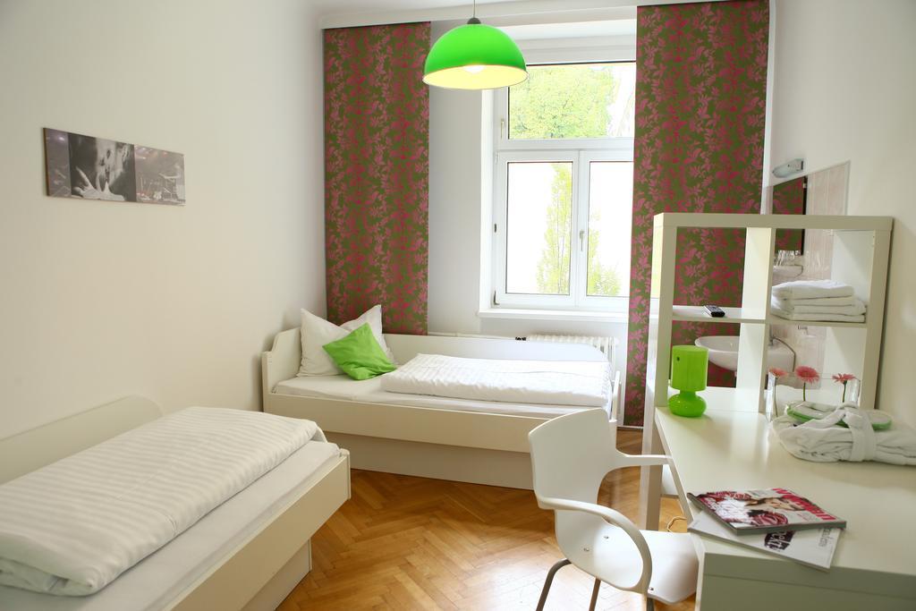 Hostel & Guesthouse Kaiser 23 Відень Номер фото