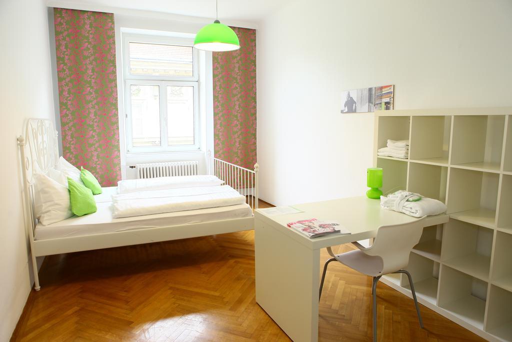Hostel & Guesthouse Kaiser 23 Відень Номер фото